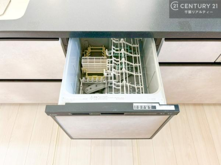 �L�b�`�� �H��@�t���̃L�b�`���ł��I�Z���������r��h�~�Ƃ��đ�ϊ��􂷂�֗��Ȏd�l�ł��I�r���g�C���Ȃ̂ŃL�b�`���̏ꏊ����炸�����X�y�[�X���L���g�����Ƃ��o���܂��I