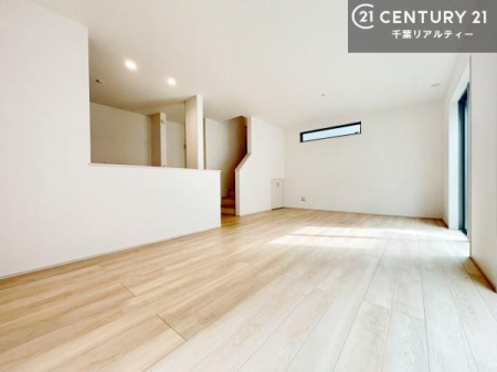 ���r���O �S�n�ǂ����r���O�͉Ƒ������R�ƏW�܂�܂��B�Ƒ��c�R�̎��Ԃ����������ł��B���Ƒ��ƁA����w�[���������Ԃ��߂��������ł��ˁB