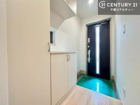 ���� �V���[�Y�{�b�N�X�t���Ȃ̂ŁA���ւ��Еt�����|�������₷���ł��I
�X�b�L���������ւŌ˂��J�����u�ԁA�������̂���S�n������Ԃ��o�}���Ă���܂��B