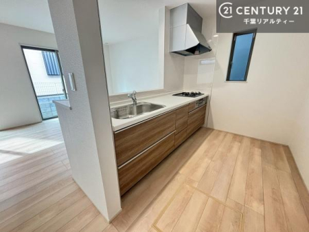 �L�b�`�� ��Ƃ肠�钲���X�y�[�X�ō�Ƃ����₷�����K�ȃL�b�`���ł��I
���q�l�ƈꏏ�ɂ��َq������y���߂�L�X�X�y�[�X�ł��B�y�����������ԂɂȂ肻���ł��ˁI