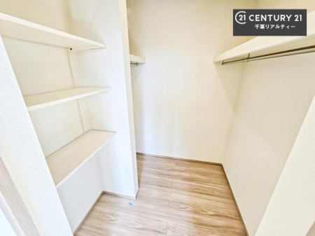 ���[ �E�H�[�N�C���N���[�[�b�g���t���[�X�y�[�X�t���ł��B��������̂��m���Ȃǂ����[���Ă��������ł��ˁI���ɂ���@�������ȂǋG�ߕ��̑傫�ȉƓd�����[�ł��܂��I