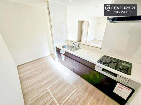 �L�b�`�� ��Ƃ肠�钲���X�y�[�X�ō�Ƃ����₷�����K�ȃL�b�`���ł��I
���q�l�ƈꏏ�ɂ��َq������y���߂�L�X�X�y�[�X�ł��B�y�����������ԂɂȂ肻���ł��ˁI