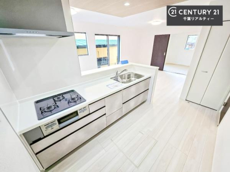 �L�b�`�� ��l�C�̑Ζʎ��V�X�e���L�b�`�����̗p���Ă��܂��I���Ƒ��̃R�~���j�P�[�V���������R�Ƒ�����݌v�ł��B
���q�l�ɂ��ڂ��͂��̂Ŋ������ł��ˁI�L�X�g���ĉ��K�ɍ�Ƃ��i�݂܂��B