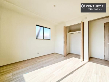 �q������ ���[�X�y�[�X�����Ă��܂��I�������X�b�L�����ڂ��鎖���ł��܂��ˁB
�Ƌ��I�΂Ȃ��V���v���ȃf�U�C���ׁ̈A�Ƌ��I�΂����C�ɓ���̋�ԍ�肪�ł������ł��ˁB