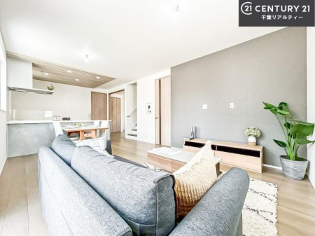 ���r���O �J�����̂���L�XLDK�I�\�t�@�[��_�C�j���O�e�[�u����u���Ă������ɂȂ�Ȃ��̂ŉ��K�ɉ߂����܂��I
�R�~���j�P�[�V���������₷�����r���O�ł��I