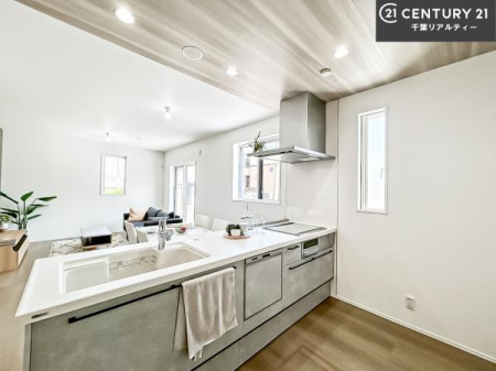 �L�b�`�� ��l�C�̑Ζʎ��V�X�e���L�b�`�����̗p���Ă��܂��I���Ƒ��̃R�~���j�P�[�V���������R�Ƒ�����݌v�ł��B
���q�l�ɂ��ڂ��͂��̂Ŋ������ł��ˁB���[�͂�����܂��I