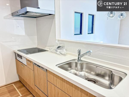 �L�b�`�� ��l�C�̑Ζʎ��V�X�e���L�b�`�����̗p���Ă��܂��I���Ƒ��̃R�~���j�P�[�V���������R�Ƒ�����݌v�ł��B
���q�l�ɂ��ڂ��͂��̂Ŋ������ł��ˁB�L�X�g���ĉ��K�ɍ�Ƃ��i�݂܂��B