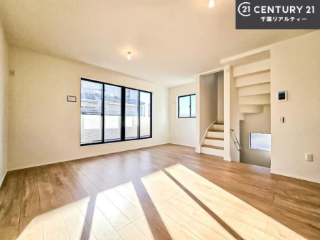 ���r���O �D�����z���܂肪���r���O����ł���ċ��S�n�̗ǂ���Ԃ����o���Ă���܂��I
���났�̎��Ԃ��߂����܂��I