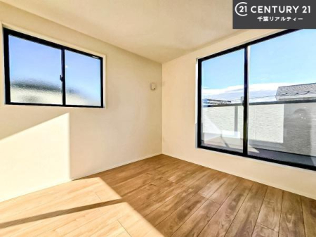 �m�� �o���R�j�[�ɖʂ��Ă���m���ł��B���邭�����肪����A���C����������ł��܂��I���N���āA�O�ɏo�Ĕw�L�т����[�ċz�����ǂ������}������邱�Ƃ��ł��܂��B