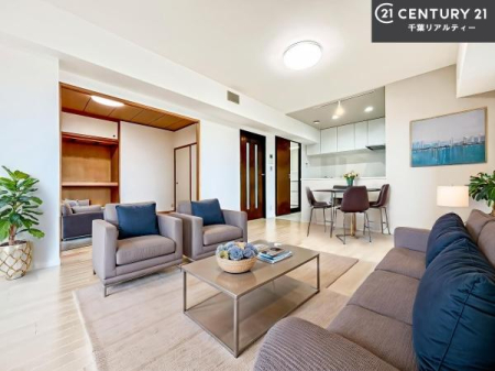 ���r���O �Ƌ��CG�p�[�X�ł��B��؂ȉƑ����W�܂邩�炱��LDK�ɂ͂�����肽���B
�q�����������C�ɏ΂��Ȃ��瑖�����Ă���p�����������u�L���Ƃɂ��ėǂ������v�Ǝv���u�Ԃł��B