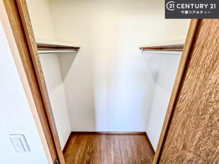 ���[ �E�H�[�N�C���N���[�[�b�g�t���ł��B��������̂��m���Ȃǂ����[���Ă��������ł��ˁI���ɂ���@�������ȂǋG�ߕ��̑傫�ȉƓd�����[�ł��܂��B