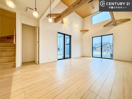 ���r���O �J�����̂���L�XLDK�I�\�t�@�[��_�C�j���O�e�[�u����u���Ă������ɂȂ�Ȃ��̂ŉ��K�ɉ߂����܂��I�R�~���j�P�[�V���������₷�����r���O�ł��I