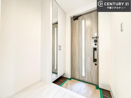 ���� �V���[�Y�{�b�N�X�t���Ȃ̂ŁA���ւ��Еt�����|�������₷���ł��I
�X�b�L���������ւŌ˂��J�����u�ԁA�������̂���S�n������Ԃ��o�}���Ă���܂��B