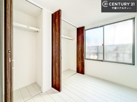 ���[ �����Ղ�̎��[�X�y�[�X�ŁA��炵���������萮���Z�܂��B�Ƒ��̉ו������ꂢ�ɕЕt���A���������K�ɉ߂����܂��B