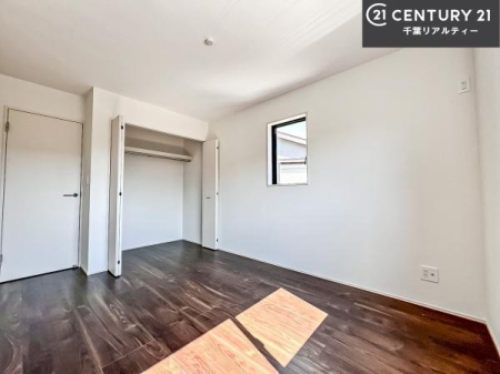 �q������ ���[�X�y�[�X���t���Ă���̂ŁA�}�ȗ��q���ł��U�炩��������������T�b�ƕЂÂ����đ�ϕ֗��ł��I�ǖʂ��L�X���Ă���̂ŁA�׋�����x�b�h�̒u����ɍ���܂���I