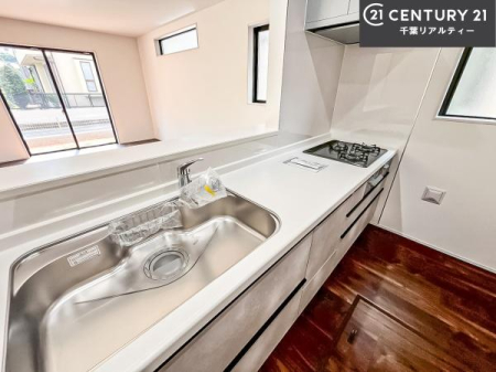 �L�b�`�� ���C�h�ȃV���N�ł��ˁI�������˂ɂ������������₷���Ǝ����y�X�d�l�̃V�X�e���L�b�`���ł��I
�f�U�C�����Ƌ@�\�������˂��L�b�`���Ő�����������܂��ˁI