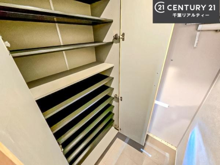 ���� �V���[�Y�{�b�N�X�t���Ȃ̂ŁA���ւ��Еt�����|�������₷���ł��I
�X�b�L���������ւŌ˂��J�����u�ԁA�������̂���S�n������Ԃ��o�}���Ă���܂��B