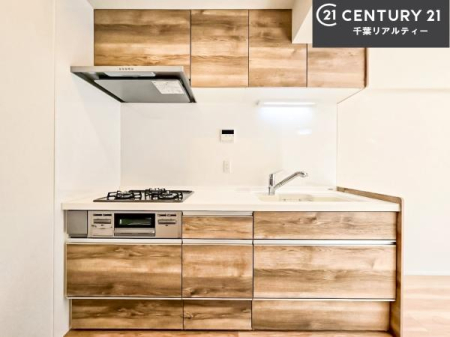 �L�b�`�� ��Ƃ肠�钲���X�y�[�X�ō�Ƃ����₷�����K�ȃL�b�`���ł��I
���q�l�ƈꏏ�ɂ��َq������y���߂�L�X�X�y�[�X�ł��B�y�����������ԂɂȂ肻���ł��ˁI