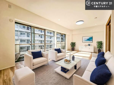 ���r���O �Ƌ��CG�p�[�X�ł��B�J�����̂���L�XLDK�I�\�t�@�[��_�C�j���O�e�[�u����u���Ă������ɂȂ�Ȃ��̂ŉ��K�ɉ߂����܂��I�R�~���j�P�[�V���������₷�����r���O�ł��I