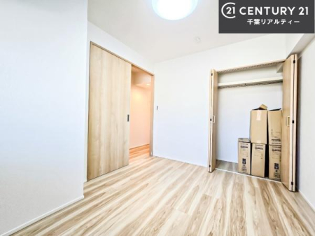 �q������ ���[�X�y�[�X���������Ă���A�ߗނ₨������A�w�p�i�Ȃǂ��������萮���ł��܂��B���������L���g���邽�߁A���K�Ő������Z��Ԃ��������܂��B