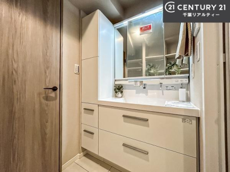 ���ʑ�E���ʏ� �g�Ȃ�𐮂�����ʏ��́A���������厖�ł��I������̐������̂��镵�͋C�����o�I�C�����悭���g�����������܂��B���[�X�y�[�X���������ł��ˁI
