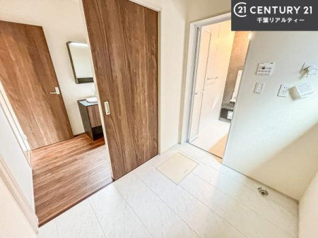 ���ʑ�E���ʏ� ���l���X�y�[�X������̂Ŏ��[�����Ղ�̐��ʎ��I���p�i�̃X�g�b�N��o�X�^�I�����X�b�L���Ǝ��[�ł��Ď��o���₷���I����肪�X�b�L���Еt���ċC�����̗ǂ���ԁI