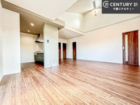 ���r���O �S�n�ǂ����r���O�͉Ƒ������R�ƏW�܂�܂��B�Ƒ��c�R�̎��Ԃ����������ł��B���Ƒ��ƁA����w�[���������Ԃ��߂��������ł��ˁB