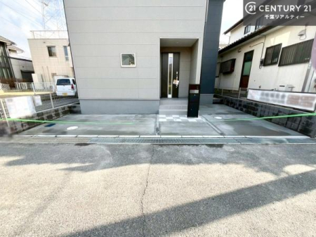 ���ԏ� ���ԃX�y�[�X��2�䕪����܂��I�Z�J���h�J�[�͂������A�o�C�N�⎩�]�ԂȂǂ��u���ꏊ�ɍ���܂���B