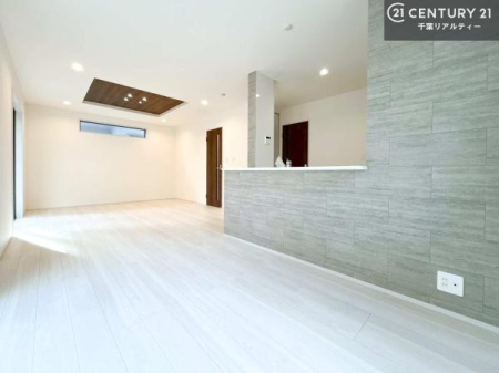 ���r���O �S�n�ǂ����r���O�͉Ƒ������R�ƏW�܂�܂��B�Ƒ��c�R�̎��Ԃ����������ł��B���Ƒ��ƁA����w�[���������Ԃ��߂��������ł��ˁB