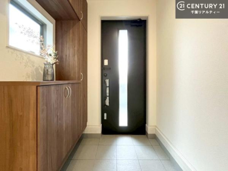 ���� �V���[�Y�{�b�N�X�t���Ȃ̂ŁA���ւ��Еt�����|�������₷���ł��I
�X�b�L���������ւŌ˂��J�����u�ԁA�������̂���S�n������Ԃ��o�}���Ă���܂��B
