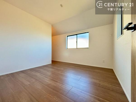 �Q�� ���[�X�y�[�X�����Ă��܂��I�������X�b�L�����ڂ��鎖���ł��܂��ˁB
�Ƌ��I�΂Ȃ��V���v���ȃf�U�C���ׁ̈A�Ƌ��I�΂����C�ɓ���̋�ԍ�肪�ł������ł��ˁB