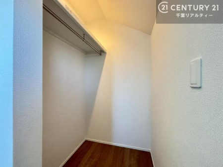 ���[ �E�H�[�N�C���N���[�[�b�g�t���ł��B��������̂��m���Ȃǂ����[���Ă��������ł��ˁI���ɂ���@�������ȂǋG�ߕ��̑傫�ȉƓd�����[�ł��܂��B