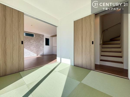 �a�� ��̍��肪�S�n�悭�A�q�Ԃ₨�q���܂̗V�я�A���Q�X�y�[�X�ȂǑ��ړI�ɂ��g�����������܂��B
