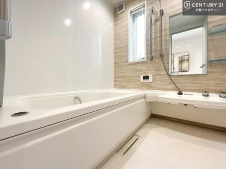 ���� ������Ƃ����������̂���o�X���[���I���K�ȃo�X�^�C��������܂��I
1���̔�����������Ɩ����Ă����f�G�ȃ����N�[�[�V������ԂɂȂ肻���ł��ˁB