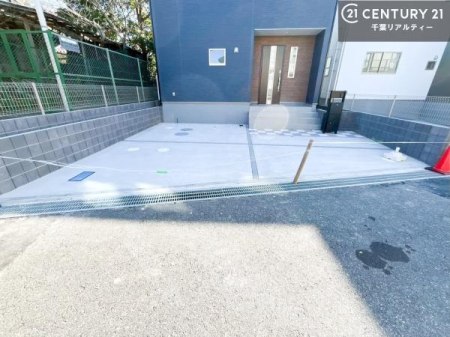 ���ԏ� �ő�3�䒓�Ԃł���J�[�X�y�[�X�͂��v�w�ł��Ԃ̈ێ��͂������A���q�������S�ł��I���]�Ԃ�o�C�N�u����ɂ�����܂���B�i�Ԏ�ɂ��j