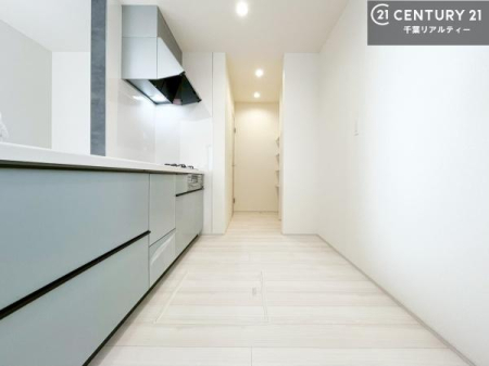 �L�b�`�� ��Ƃ肠�钲���X�y�[�X�ō�Ƃ����₷�����K�ȃL�b�`���ł��I
���q�l�ƈꏏ�ɂ��َq������y���߂�L�X�X�y�[�X�ł��B�y�����������ԂɂȂ肻���ł��ˁI