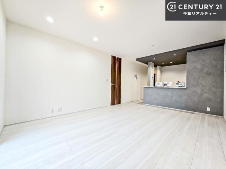 ���r���O �S�n�ǂ����r���O�͉Ƒ������R�ƏW�܂�܂��B�Ƒ��c�R�̎��Ԃ����������ł��B���Ƒ��ƁA����w�[���������Ԃ��߂��������ł��ˁB���邭�J���I�ȋ�Ԃł��B