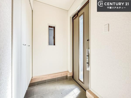 ���� �V���[�Y�{�b�N�X�t���Ȃ̂ŁA���ւ��Еt�����|�������₷���ł��I
�X�b�L���������ւŌ˂��J�����u�ԁA�������̂���S�n������Ԃ��o�}���Ă���܂��B
