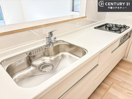 �L�b�`�� ���C�h�ȃV���N�ł��ˁI�������˂ɂ������������₷���Ǝ����y�X�d�l�̃V�X�e���L�b�`���ł��I
�f�U�C�����Ƌ@�\�������˂��L�b�`���Ő�����������܂��ˁI