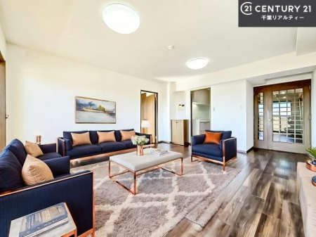 ���r���O �Ƌ��CG�p�[�X�ł��B�J�����̂���L�XLDK�I�\�t�@�[��_�C�j���O�e�[�u����u���Ă������ɂȂ�Ȃ��̂ŉ��K�ɉ߂����܂��I�R�~���j�P�[�V���������₷�����r���O�ł��I