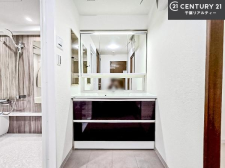 ���ʑ�E���ʏ� �O�ʋ��d�l�̐��ʏ��́A�g�����Ȃ݂����₷������I���͎��[�ɂȂ��Ă��܂��B�h���C���[�₨���ϓ����Еt������̂Ő��ʑ������X�b�L���ƌ����邱�Ƃ��o���܂��I