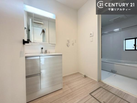 ���ʑ�E���ʏ� �O�ʋ��d�l�̐��ʏ��́A�g�����Ȃ݂����₷������I���͎��[�ɂȂ��Ă��܂��B�h���C���[�₨���ϓ����Еt������̂Ő��ʑ������X�b�L���ƌ����邱�Ƃ��o���܂��I