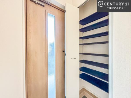 ���� �V���[�Y�{�b�N�X�t���Ȃ̂ŁA���ւ��Еt�����|�������₷���ł��I
�X�b�L���������ւŌ˂��J�����u�ԁA�������̂���S�n������Ԃ��o�}���Ă���܂��B