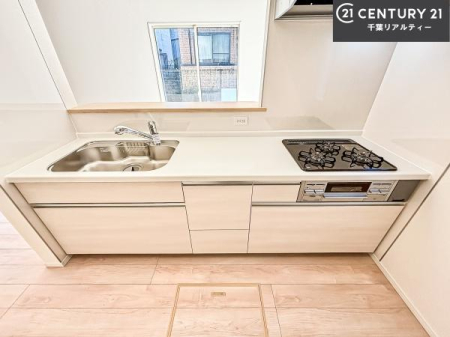 �L�b�`�� ��Ƃ肠�钲���X�y�[�X�ō�Ƃ����₷�����K�ȃL�b�`���ł��I
���q�l�ƈꏏ�ɂ��َq������y���߂�L�X�X�y�[�X�ł��B�y�����������ԂɂȂ肻���ł��ˁI