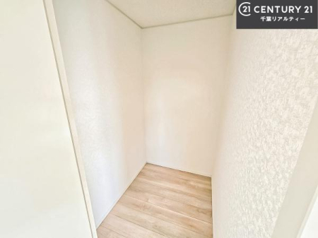 ���[ �E�H�[�N�C���N���[�[�b�g�t���ł��B��������̂��m���Ȃǂ����[���Ă��������ł��ˁI���ɂ���@�������ȂǋG�ߕ��̑傫�ȉƓd�����[�ł��܂��B