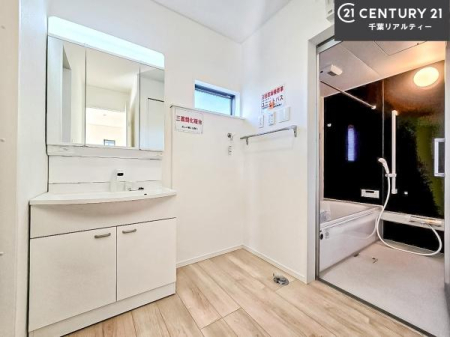 ���ʑ�E���ʏ� �����̂������ʏ��́A���ƕ�������₷���A���ł����K�ɂ��g�����������܂��B�O�ʋ��Ŏg�����肪�ǂ��A�������[�������Ă���܂��̂ŁA���p�i��X�L���P�A�p�i���������萮���ł��܂��B