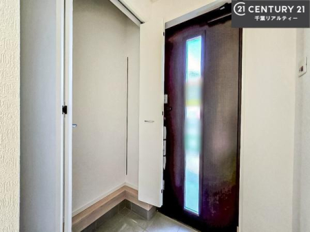 ���� �V���[�Y�{�b�N�X�t���Ȃ̂ŁA���ւ��Еt�����|�������₷���ł��I
�X�b�L���������ւŌ˂��J�����u�ԁA�������̂���S�n������Ԃ��o�}���Ă���܂��B