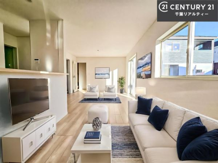 ���r���O �Ƌ��CG�p�[�X�ł��I�S�n�ǂ����r���O�͉Ƒ������R�ƏW�܂�܂��B�Ƒ��c�R�̎��Ԃ����������ł��B���Ƒ��ƁA����w�[���������Ԃ��߂��������ł��ˁB�㕔�����Ŗ��邭�J���I�ȋ�Ԃł��B