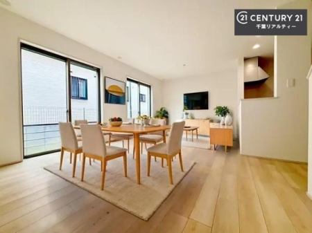 ���r���O �Ƌ��CG�p�[�X�ł��B�S�n�ǂ����r���O�͉Ƒ������R�ƏW�܂�܂��B�Ƒ��c�R�̎��Ԃ����������ł��B���Ƒ��ƁA����w�[���������Ԃ��߂��������ł��ˁB