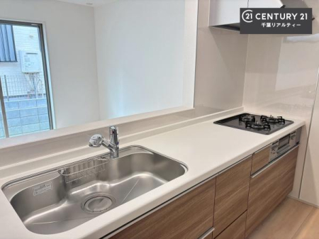 �L�b�`�� ��l�C�̑Ζʎ��V�X�e���L�b�`�����̗p���Ă��܂��I���Ƒ��̃R�~���j�P�[�V���������R�Ƒ�����݌v�ł��B
���q�l�ɂ��ڂ��͂��̂Ŋ������ł��ˁI�L�X�g���ĉ��K�ɍ�Ƃ��i�݂܂��B